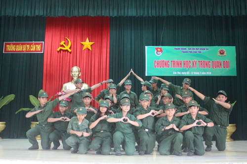 Tiểu đội 9 tham gia Chương trình học Kỳ quân Đội cùng trình bày tiết mục văn nghệ tại Lễ tổng kết